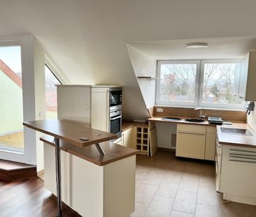 CHARMANT! 4 Zimmerwohnung mit Dachterrasse und Einbauküchenübernahme - Foto 2