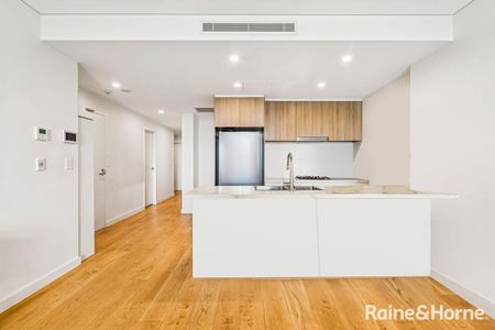 3 Bedroom Apartment With City And Park Views - Photo 3