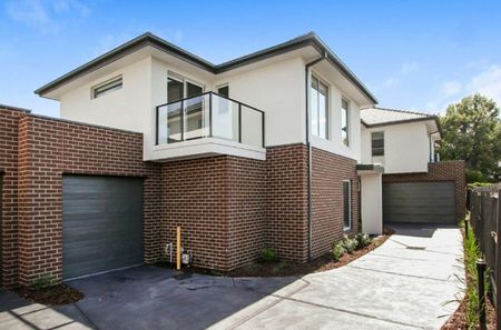 Contemporary two bedroom townhouse - Photo 3