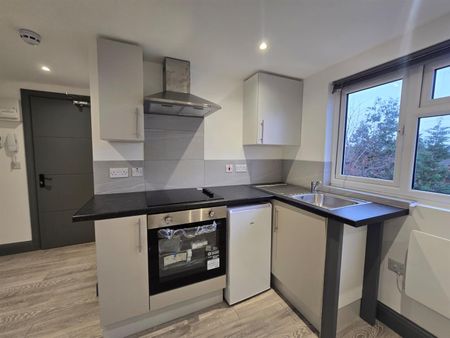 Maxwell Road, Ashford TW15, London - Photo 4