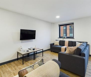 1 bedroom in a flat share to rent - Photo 2