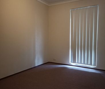 ROSSMOYNE HIGH SCHOOL ZONE! - Photo 3