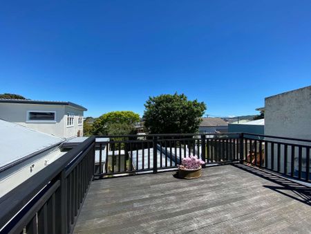 2 Bedrooms Petone - Photo 3