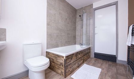 Excellent 5 bedroom student property - Photo 3