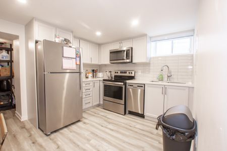 919 Upper Ottawa St, Hamilton - 3 Bedroom Lower Unit - Photo 4