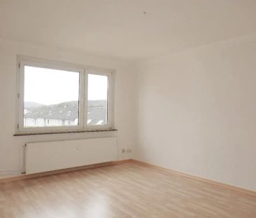 Gepflegte 3 -Zimmerwohnung mit Balkon und modernem Tageslichtbad in... - Photo 3