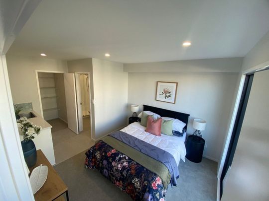 MANGERE BRIDGE, 3 BEDROOMS - Photo 1