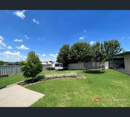 11 Tahara Crescent, Estella, NSW 2650 - Photo 5