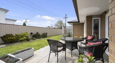 Modern 4 Bedroom Home In Westown - Photo 3