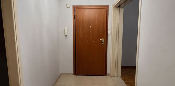 Διαμέρισμα για ενοικίαση Κέντρο (Χαριλάου) - Photo 2