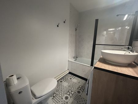 Bel appartement T1 non-meublé / Proche YSCHOOL et centre-ville - Photo 5