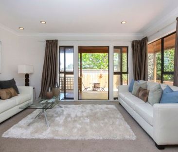 LARGE FAMILY HOME - Photo 1