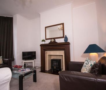 4 bedroom end of terrace house to rent - Photo 4