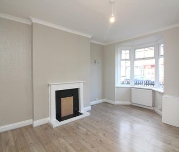 3 bedroom end of terrace house to rent - Photo 1