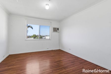Charming Family Home - Photo 4