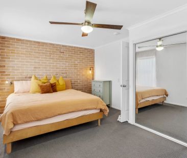 Spacious 2-Bedroom Townhouse, 250 metres to the beach – Water & Law... - Photo 1