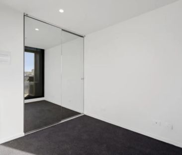Designer living at The Rosslyn Apartments - Photo 6