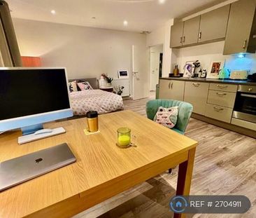1 bedroom in a flat share to rent - Photo 2