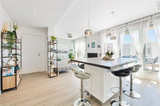 2 bedroom luxury penthouse for rent in Estepona, Spain - Photo 1