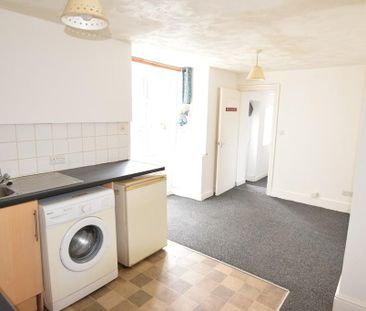 1 bedroom ground floor flat to rent - Photo 4