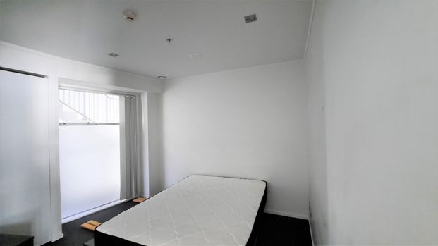 Spacious 2 Bedroom with Balcony - Photo 1