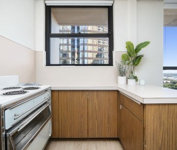Bright Studio with Spectacular City & Harbour Views - Photo 6