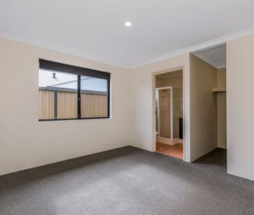 SPACIOUS FAMILY HOME IN QUIET CUL-DE-SAC - Photo 6