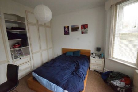 To Rent Fortescue Road, Charminster, Bournemouth, BH3 £2,675 pcm Tenancy Info - Photo 3