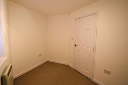 2 bedroom ground floor flat to rent - Photo 4