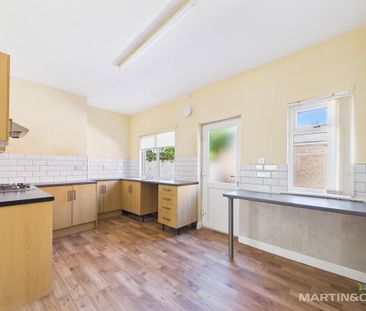 3 bedroom semi-detached house to rent - Photo 5