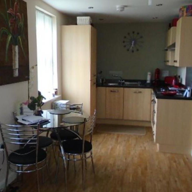 2 bedroom ground floor flat to rent - Photo 2