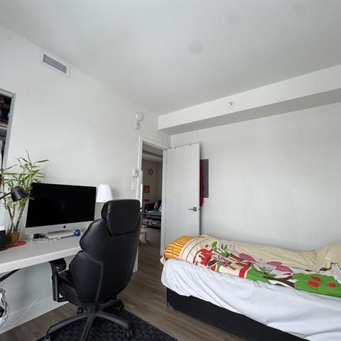 285 Boul. Hymus - Photo 1