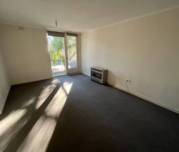 Conveniently located - Photo 3