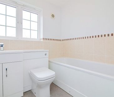 PETERBOROUGH - Photo 3