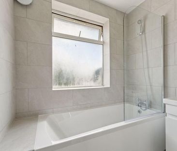 3 bedroom end of terrace house to rent - Photo 2