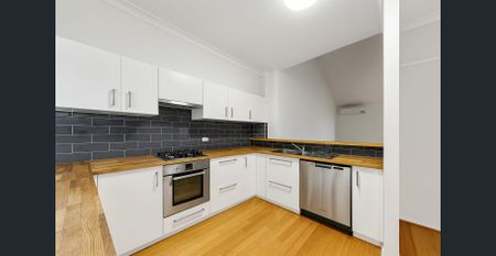 PRESTIGE LOCATION – STYLISH HOME WITH SPACE, SECURITY & CLASS - Photo 2