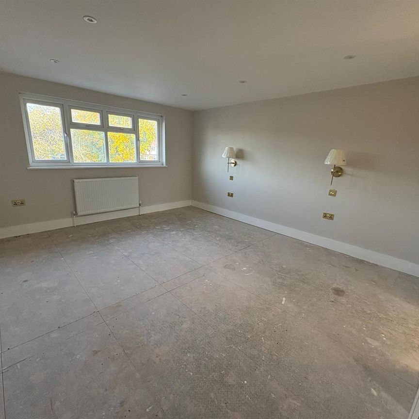 4 bed house to rent in Wych Elms, Park Street, AL2 - Photo 1