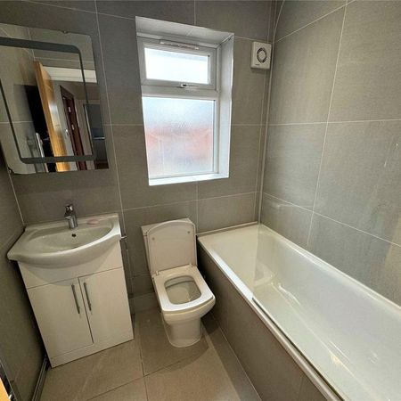 4 bedroom apartment to rent - Photo 4