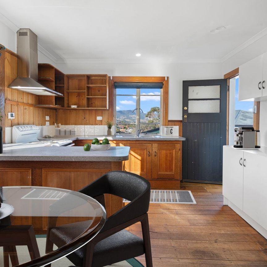 Charming 3-Bed Home in Bridgewater - Photo 1