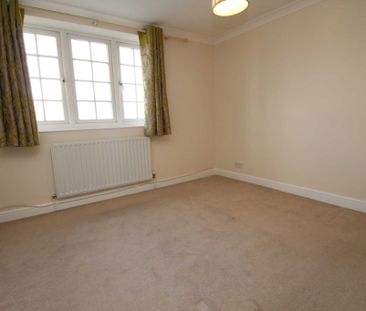 2 bed Terraced for rent - Photo 4