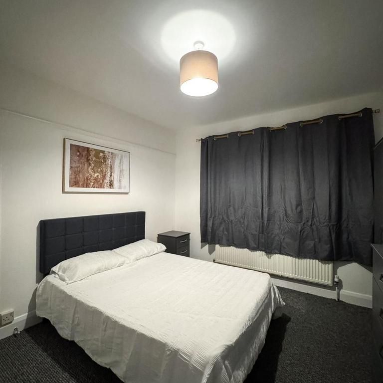 1 bedroom in a house share to rent - Photo 1