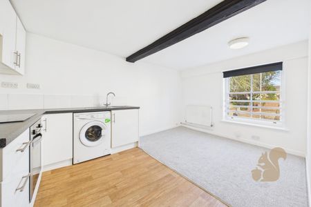 East Hill, Colchester - Photo 3