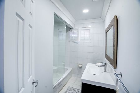 For Lease - 1 Willis Drive, Aurora, Ontario - Photo 2