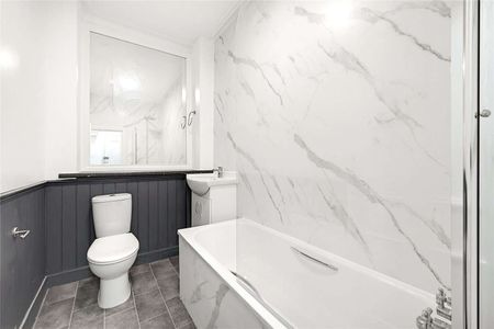 Three bed furnished flat located close to Stockwell - Photo 3