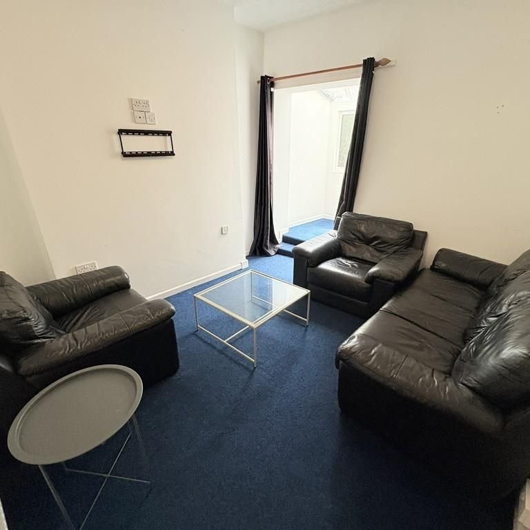 4 bedroom house share to rent - Photo 1