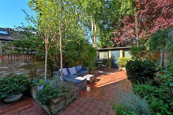 4 bedroom terraced house to rent - Photo 1