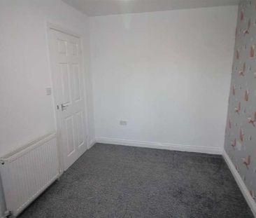 Queens Square, Felling, Gateshead, NE10 - Photo 2