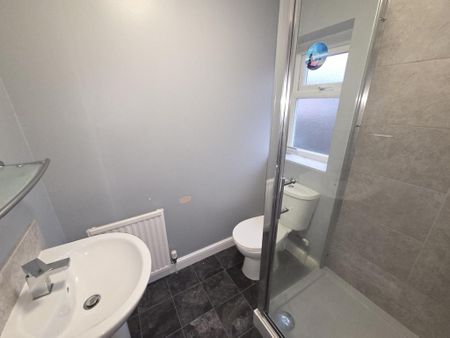 4 bedroom detached house to rent - Photo 5