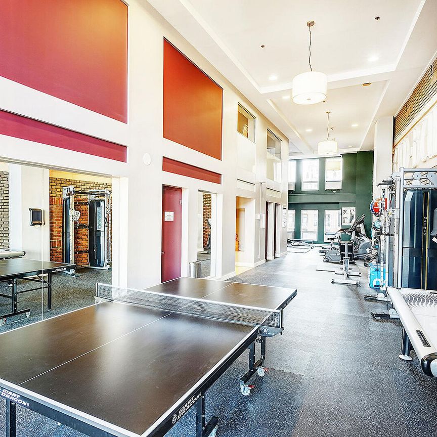 345 rue de la Gauchetière Ouest, Montréal, QC - Photo 1