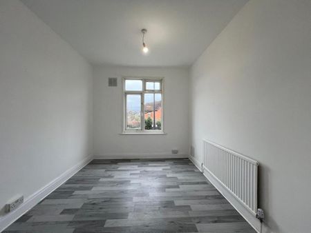 4 bedroom flat to rent - Photo 3